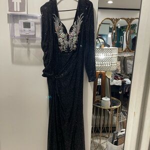Deep Black Long Sleeve Gown with Plunge Neckline for Cocktail